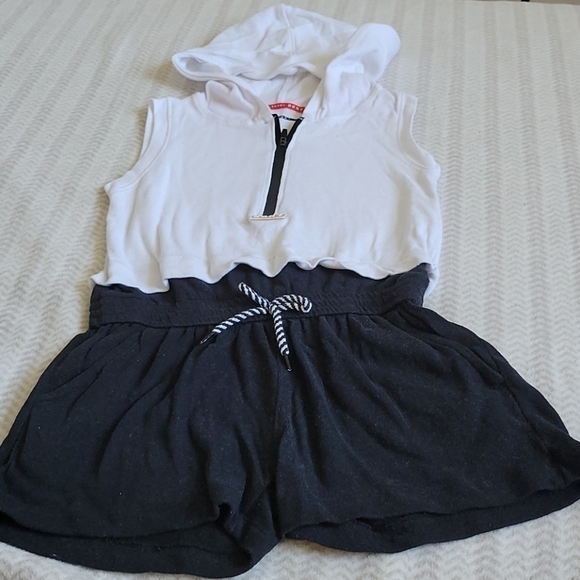 𝅺DKNY Girls Rompers - Picture 1 of 3